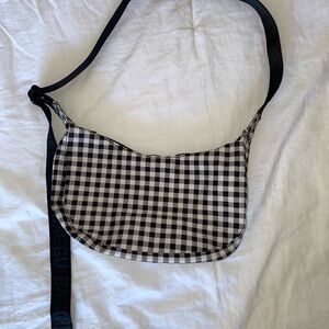 BAGGU Black and White Gingham Small Crescent Bag